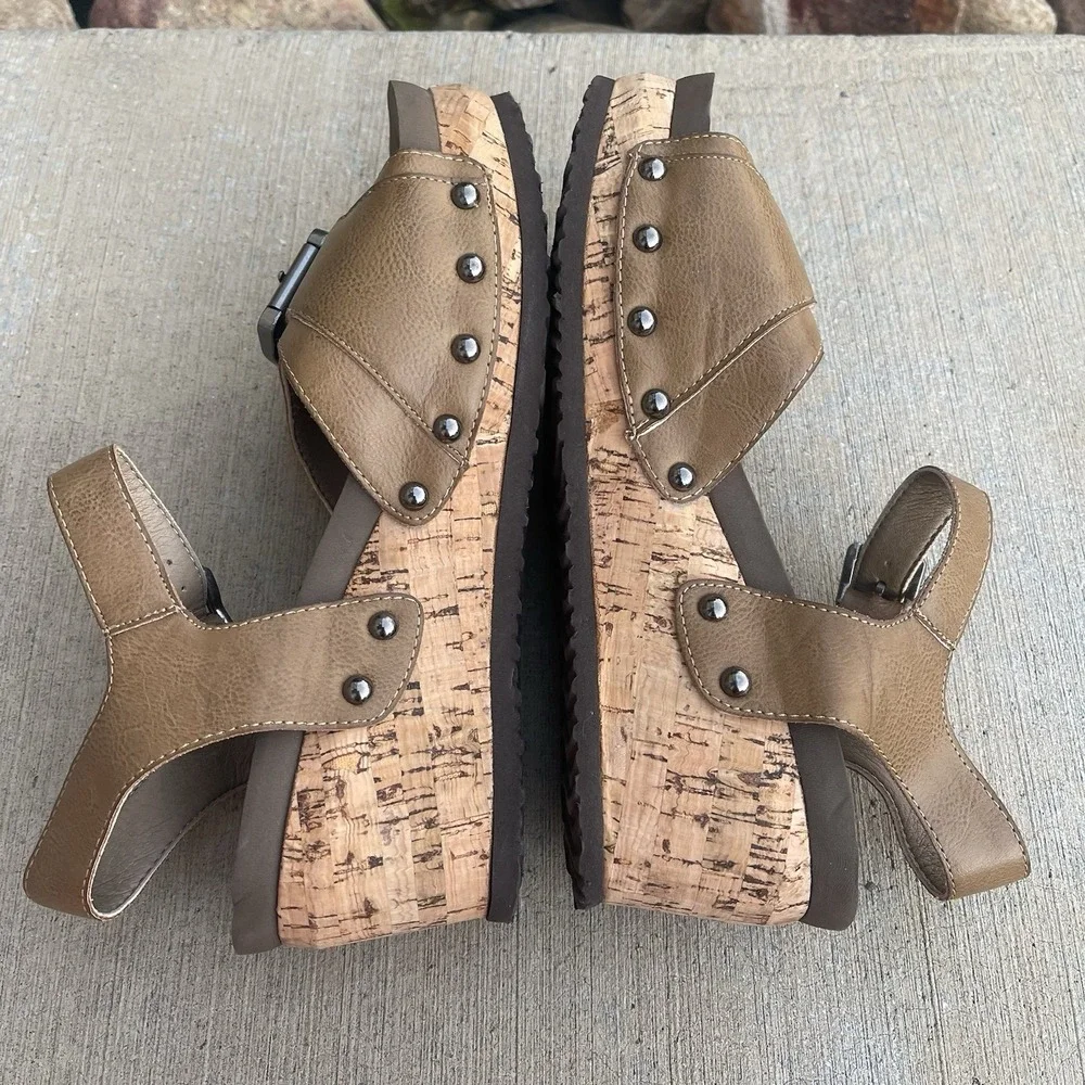 Corky's Size 8 Platform Wedge Sandals Brown Buckle Cork Footbed Lightweight